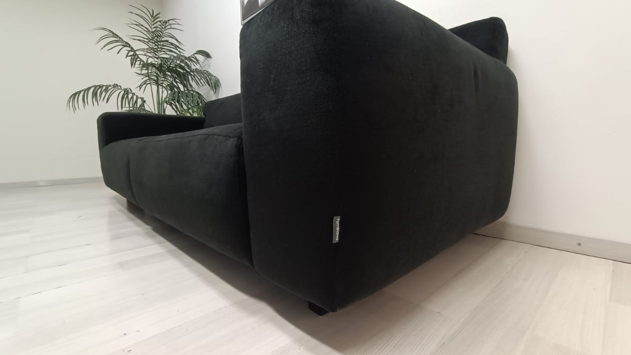 Bolia Milano med flotte sitteputer og et smidig stoff