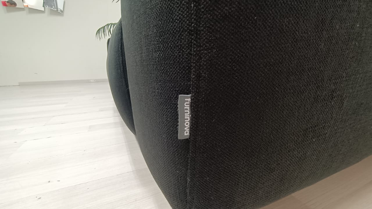 Bolia Milano med flotte sitteputer og et smidig stoff