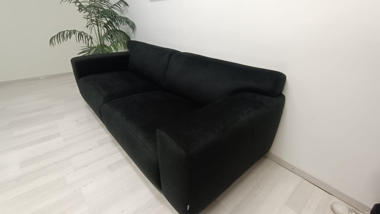Bolia Milano med flotte sitteputer og et smidig stoff