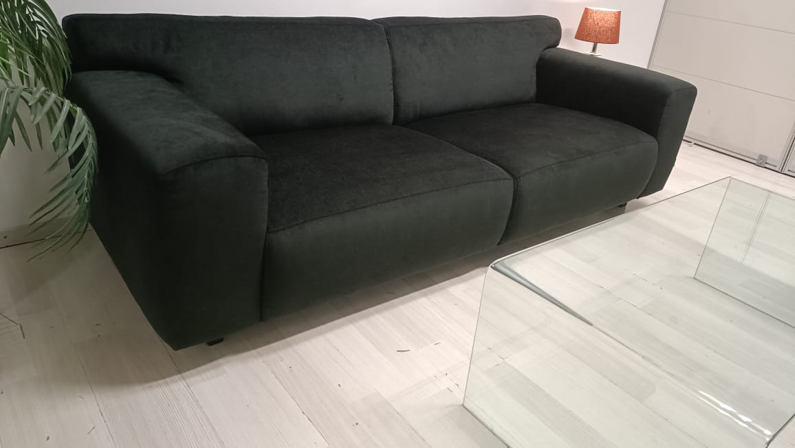 Bolia Milano med flotte sitteputer og et smidig stoff