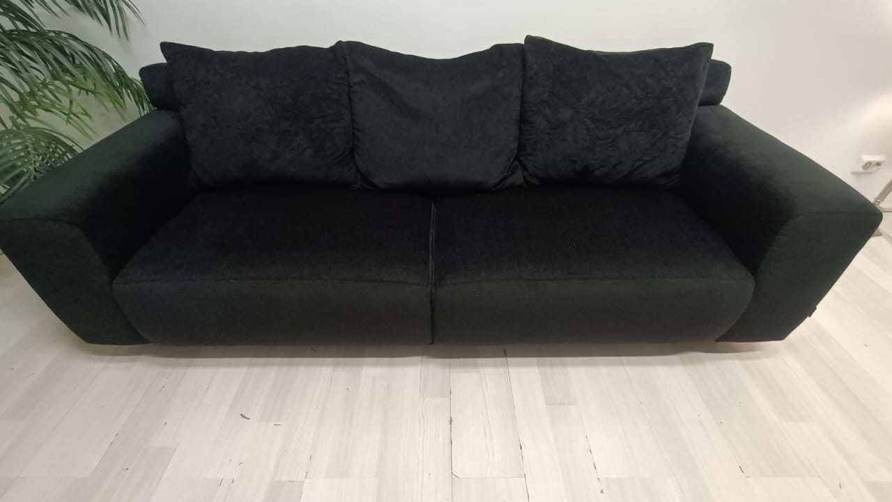 Bolia Milano med flotte sitteputer og et smidig stoff