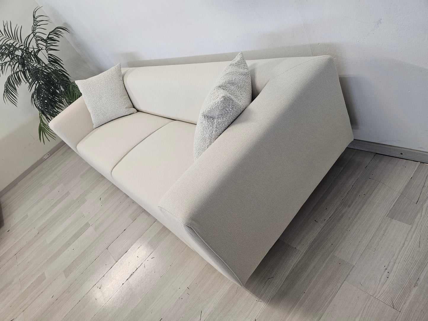 Bolia Less# Pay Less |